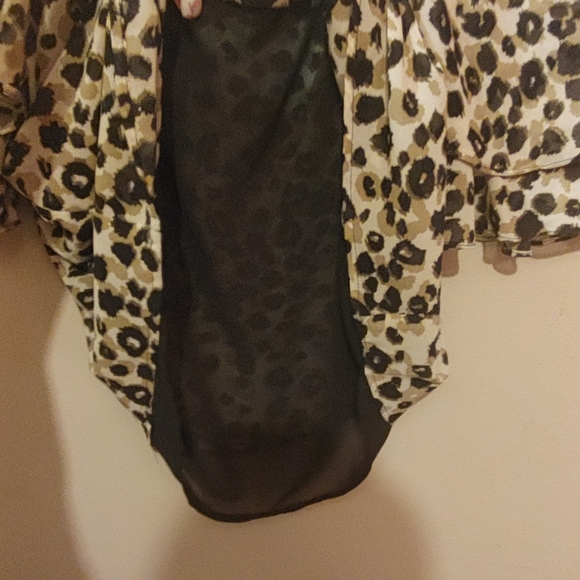 Off shoulder with straps - Picture 4 of 5